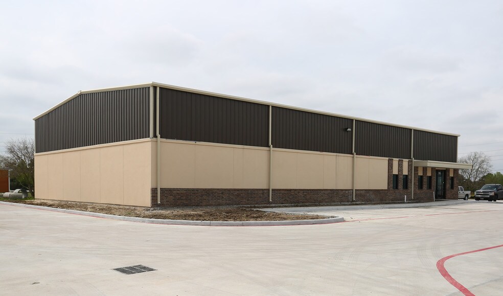 More Photos Of 18519 Imperial Valley Dr, Houston Light Distribution For Lease