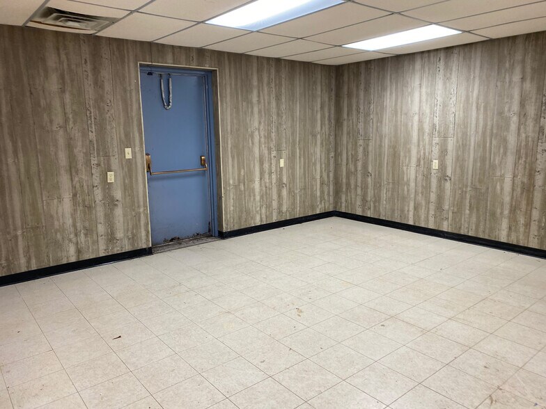 More Photos Of 3909 Witmer Rd, Niagara Falls Freestanding For Lease