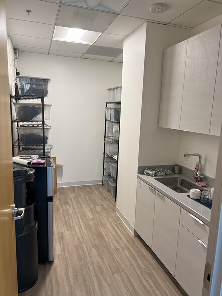 More Photos Of 15303 Ventura Blvd, Sherman Oaks Office For Lease