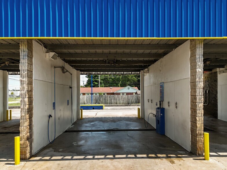 More Photos Of 2812 E Chestnut Expy, Springfield Carwash For Sale
