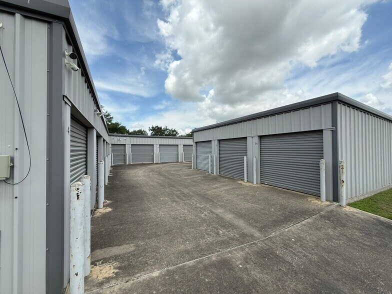 More Photos Of 1420 S 21st St, Nederland Specialty For Sale