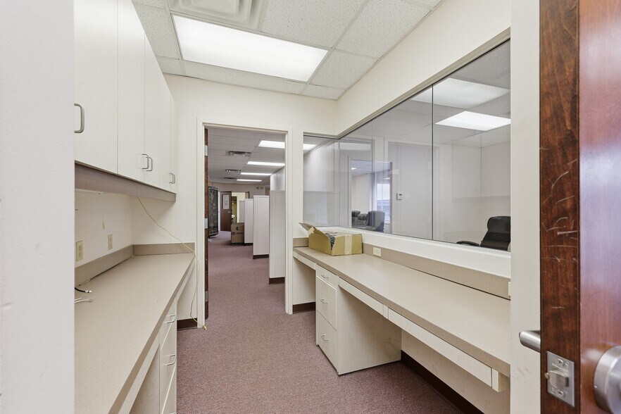 More Photos Of 4074 Hoover Rd, Grove City Office For Lease