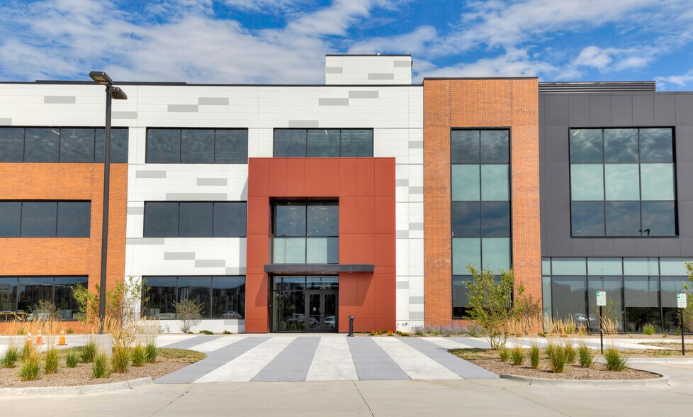 More Photos Of 220 SW 9th St, Des Moines Office For Lease