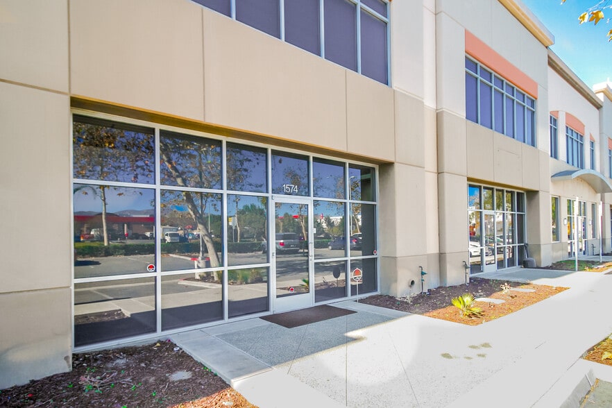 More Photos Of 1568 Lancaster Point Way, San Diego Flex For Sale