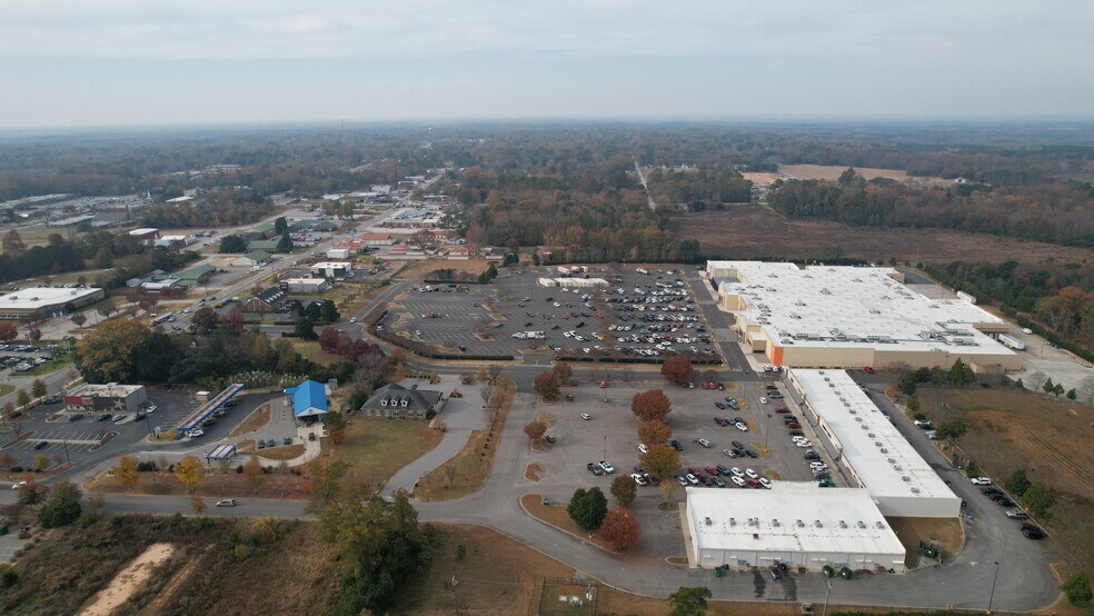 More Photos Of 115 E Church St, Leesville Unknown For Lease