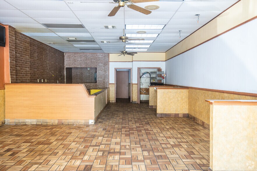 More Photos Of 7676 Peters Rd, Plantation Freestanding For Lease