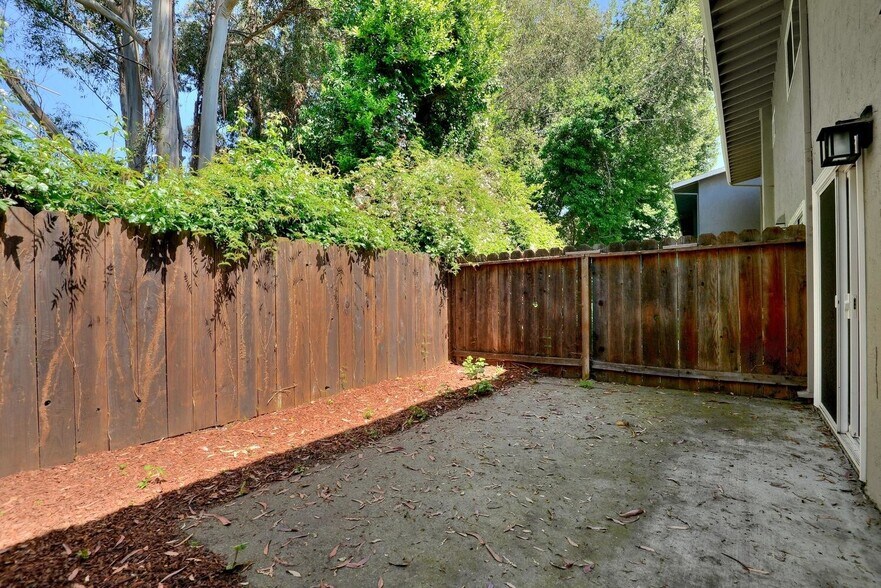 More Photos Of 2275 Grove Way, Castro Valley Apartments For Sale
