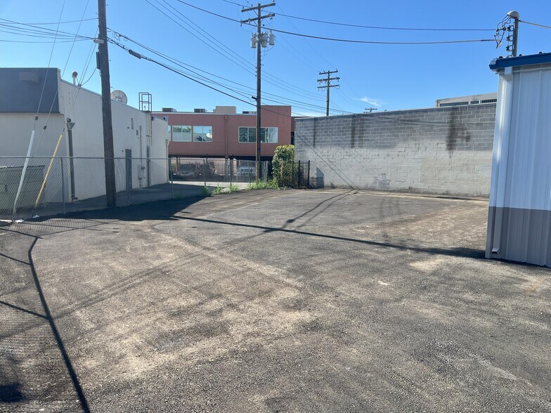More Photos Of 948 Enterprise Dr, Sacramento Showroom For Sale