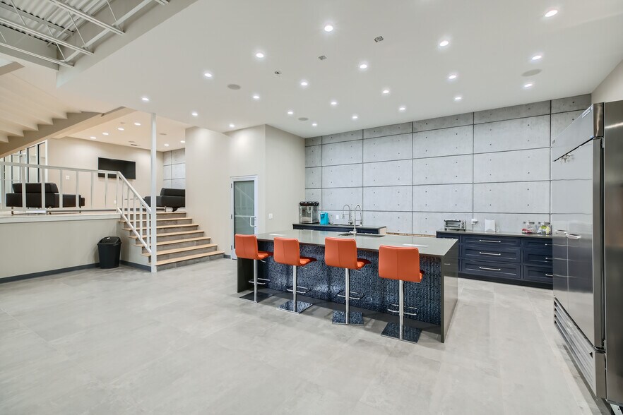 More Photos Of 10919 Wurzbach Rd, San Antonio Office For Sale