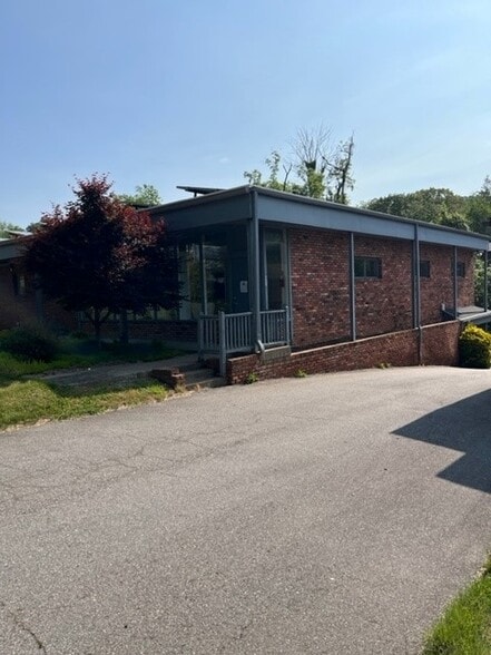 More Photos Of 573 Merrimon Ave, Asheville Medical For Lease