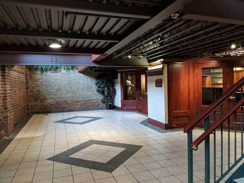 More Photos Of 144-156 E Liberty St, Wooster Storefront Retail Office For Lease