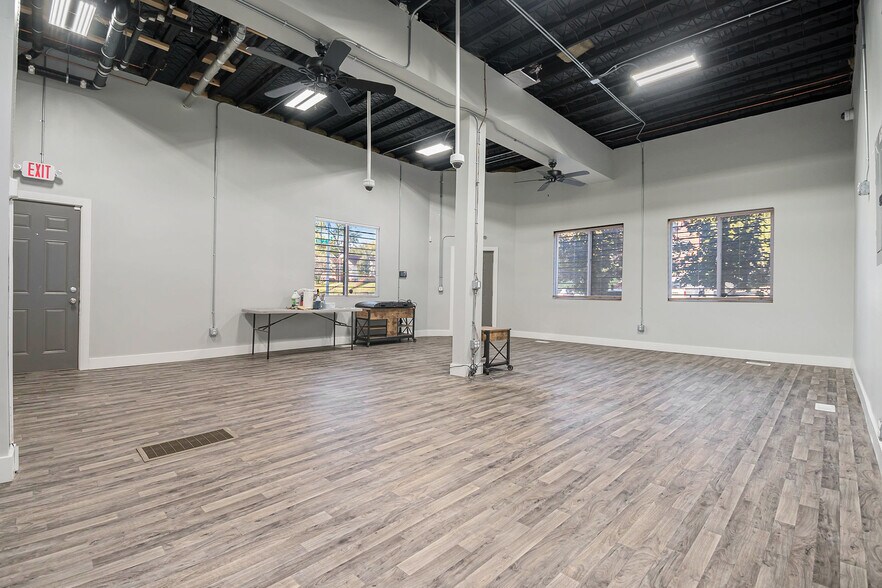 More Photos Of 2601 N 45th St, Omaha Office Residential For Lease