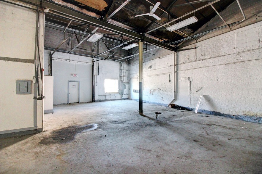 More Photos Of 142 Middle St, Geneva Warehouse For Sale