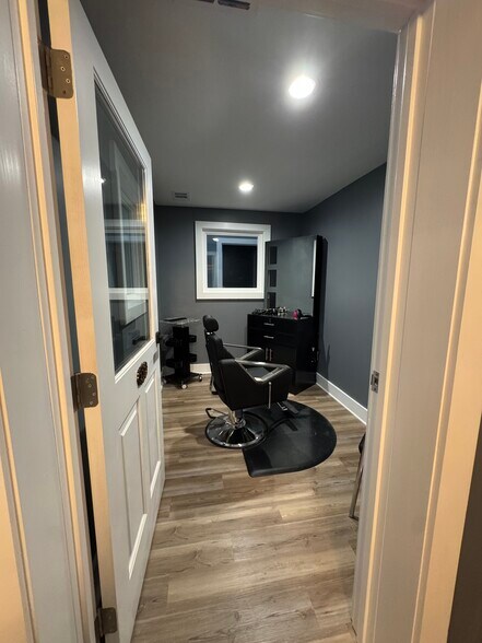 More Photos Of 301-304 Macy Dr, Roswell Medical For Lease