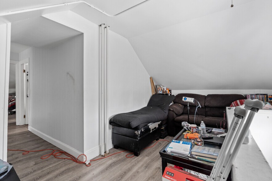 More Photos Of 635 637 Fall River Ave, Seekonk Apartments For Sale