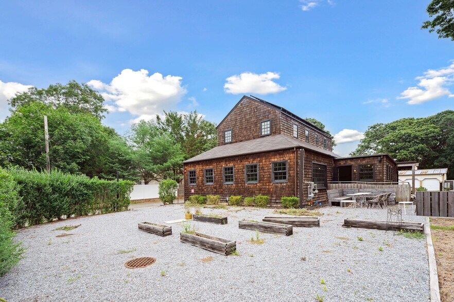 More Photos Of 203 Bridgehampton Tpke, Bridgehampton Restaurant For Sale