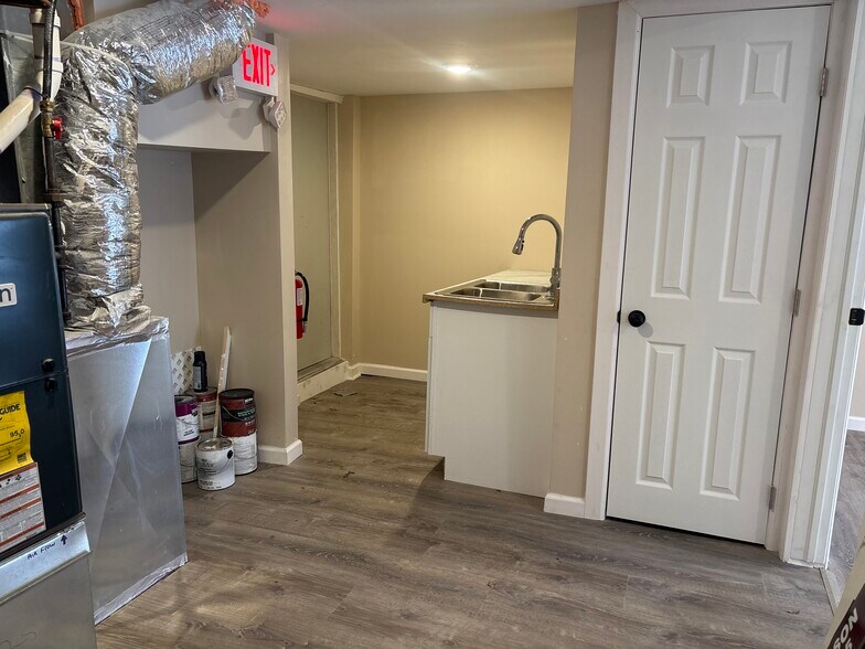 More Photos Of 14 West Ave, Woodstown Storefront Retail Office For Lease