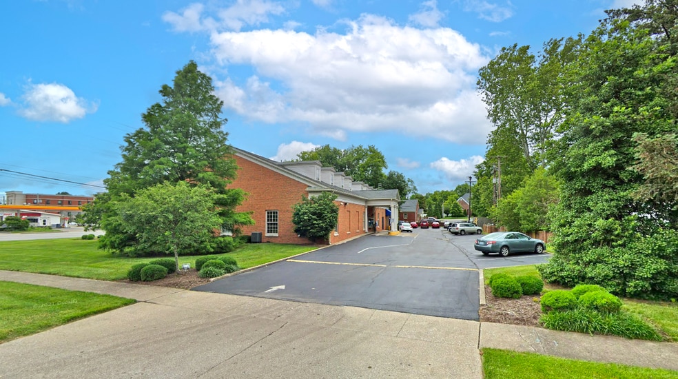 More Photos Of 2020 Nicholasville Rd, Lexington Office For Sale