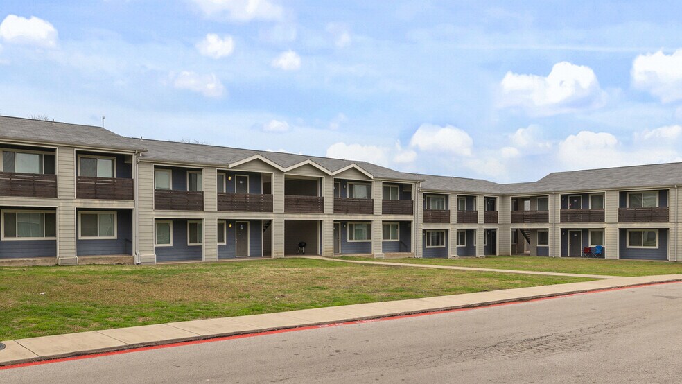 More Photos Of 1025 W Wheatland Rd, Dallas Multifamily For Sale