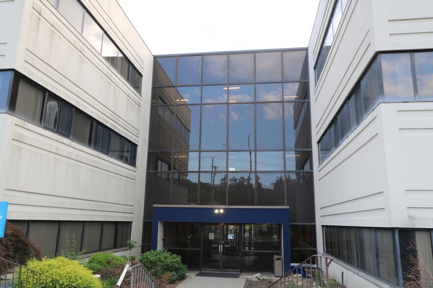 More Photos Of 401 Hamburg Turnpike, Wayne Medical For Sale