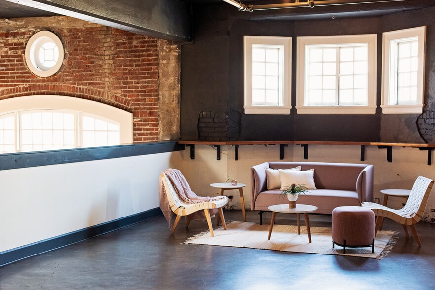 More Photos Of 706-710 SE 6th Ave, Portland Storefront Retail Office For Sale