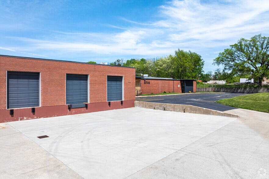 More Photos Of 9700 E 56th St, Raytown Warehouse For Lease