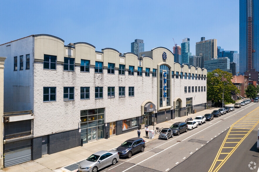 More Photos Of 11-11 44th Dr, Long Island City Office For Lease