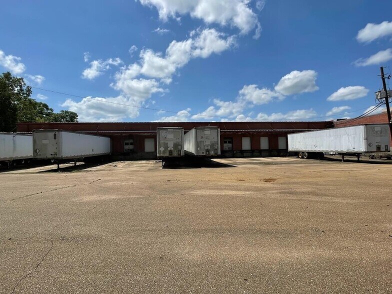 More Photos Of 1651 Kerr Dr, Jackson Unknown For Lease