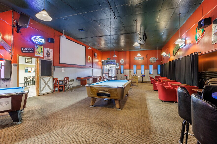More Photos Of 149 E Main St, Hermiston Bar For Lease