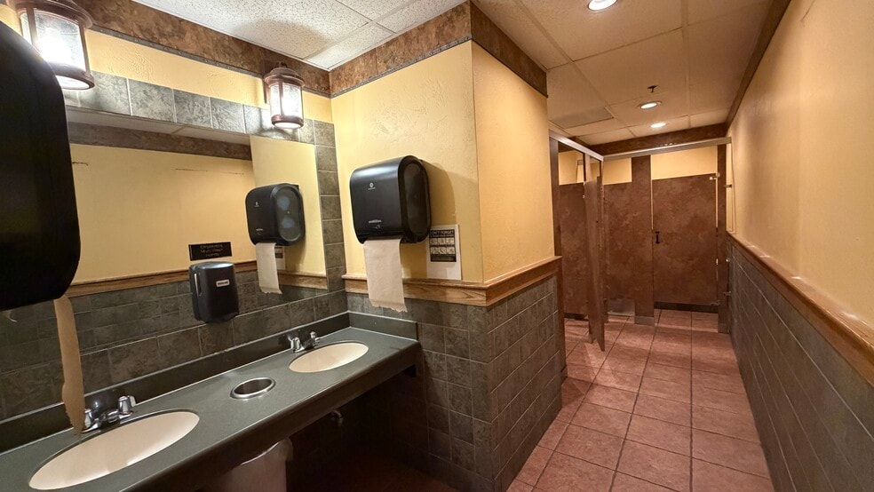 More Photos Of 2124-2162 Merrick Ave, Merrick Unknown For Lease