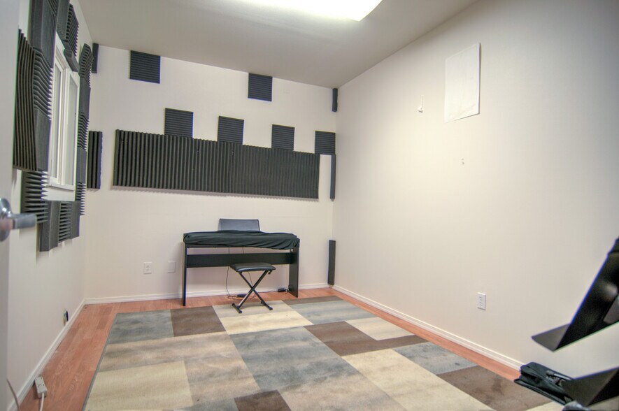 More Photos Of 1900 Belmont Loop, Woodland Storefront Retail Office For Lease