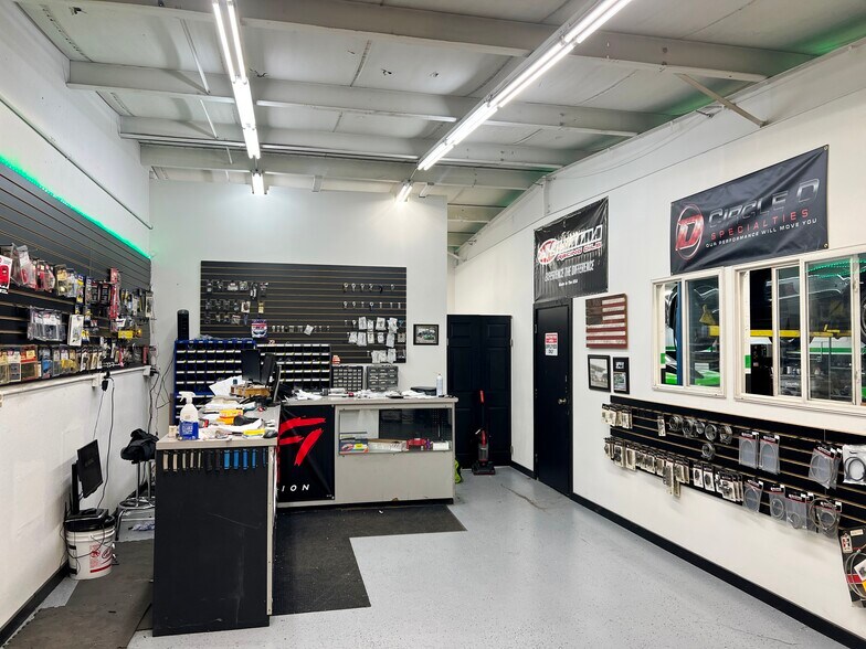 More Photos Of 8194 Fairview, Baxter Light Manufacturing For Sale