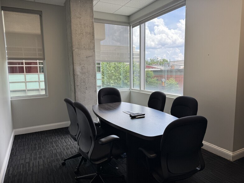 More Photos Of 100 W Washington St, Greenville Office For Lease