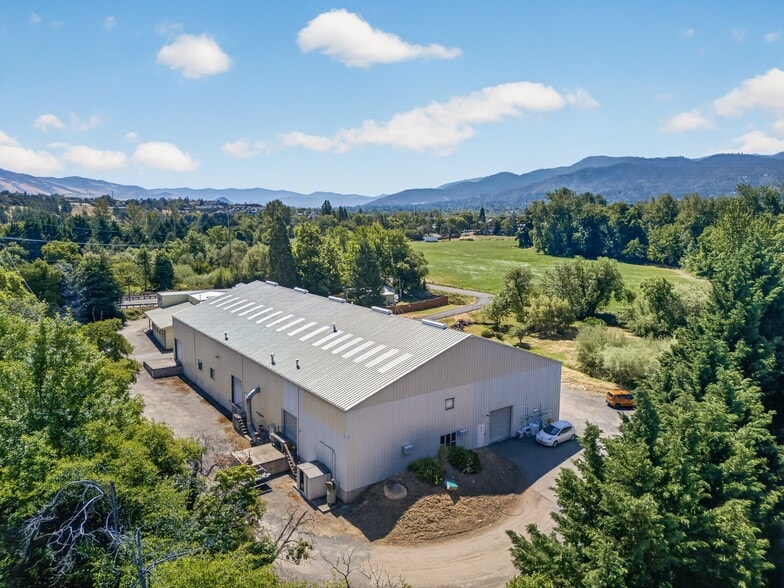 More Photos Of 1287 Oak St, Ashland Warehouse For Sale