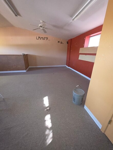 More Photos Of 4237 W White Mountain Blvd, Lakeside General Retail For Lease