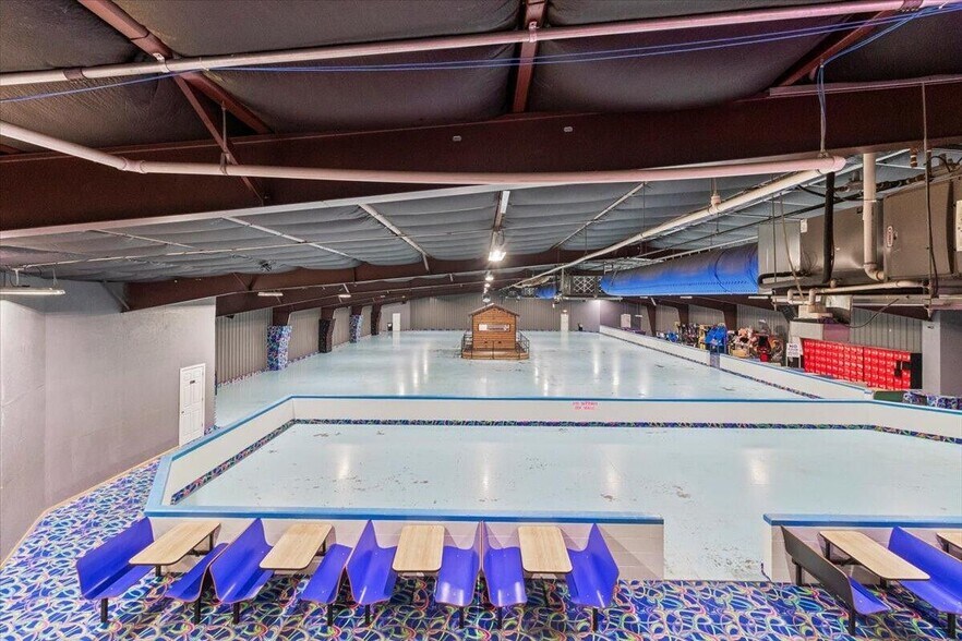 More Photos Of 1649 W US Highway 160, West Plains Skating Rink For Sale