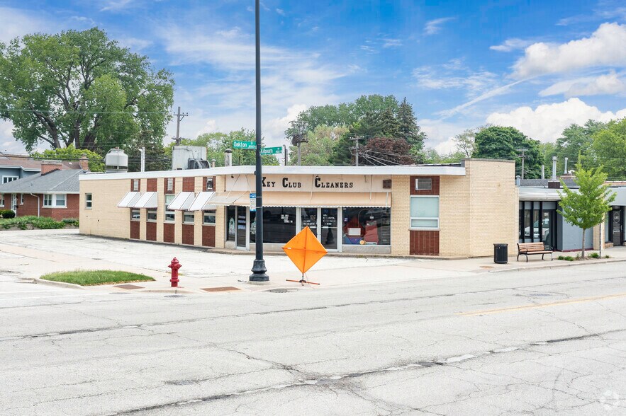 More Photos Of 4456 Oakton St, Skokie General Retail For Lease