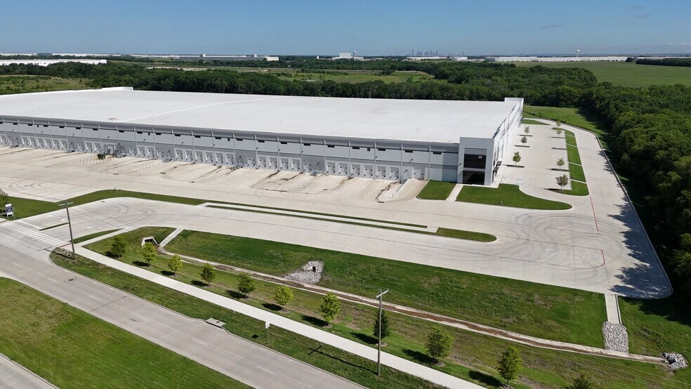 More Photos Of 601 W Pleasant Run Rd, Wilmer Distribution For Lease