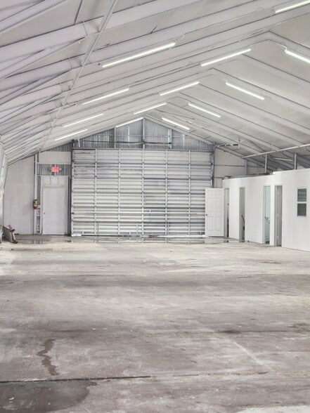 More Photos Of 11118 S Cleveland Ave, Fort Myers Warehouse For Lease