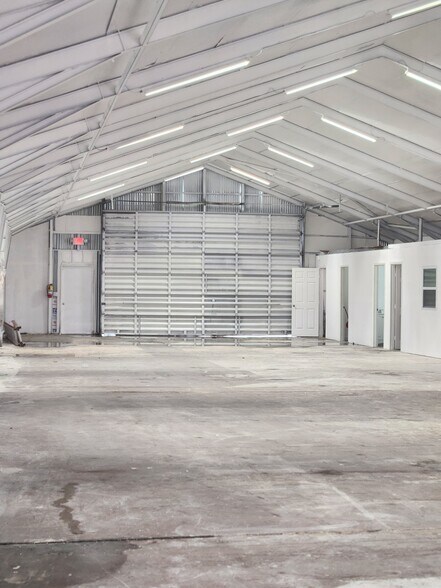 More Photos Of 11118 S Cleveland Ave, Fort Myers Warehouse For Lease