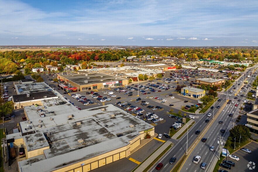 More Photos Of 600 Boul Sir-Wilfrid-Laurier, Beloeil Storefront For Lease