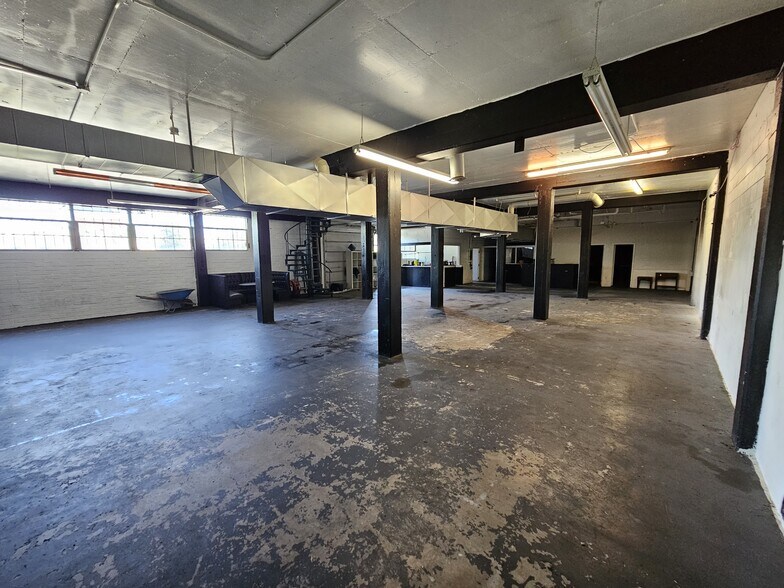 More Photos Of 400 Northside Dr NW, Atlanta Showroom For Sale