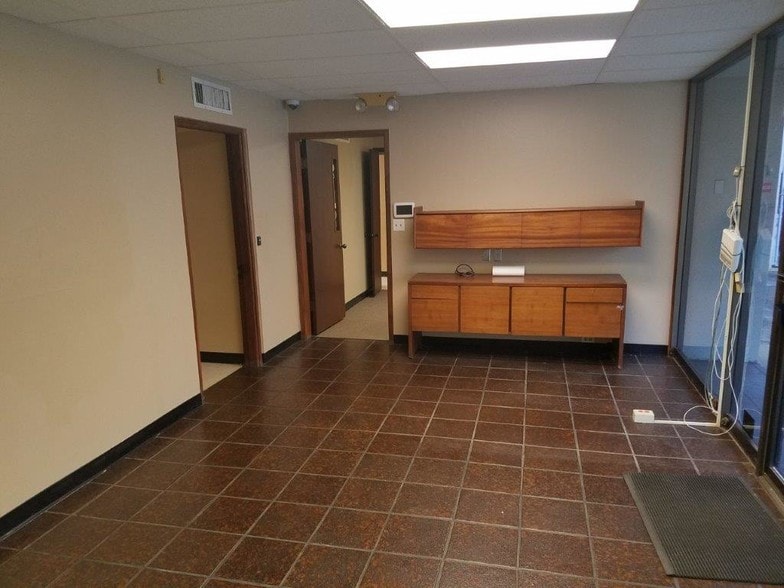 More Photos Of 1724 Hart St, Honolulu Warehouse For Lease