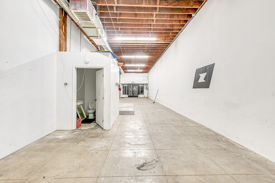 More Photos Of 823 S Los Angeles St, Los Angeles Loft Creative Space For Lease
