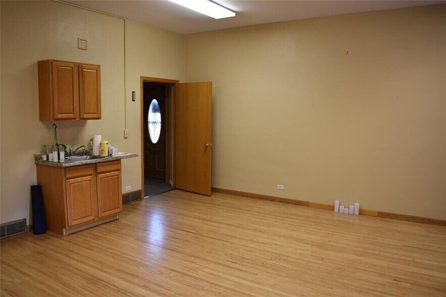 More Photos Of 424 Main St, Shelby Storefront Retail Office For Sale