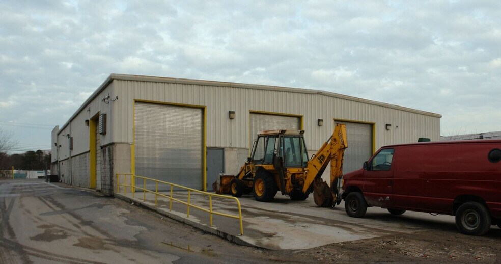 More Photos Of 43 Windsor Pl, Central Islip Manufacturing For Lease