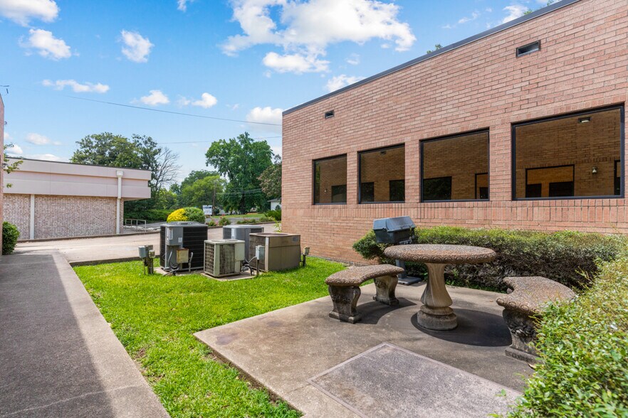More Photos Of 915 Judson Rd, Longview Office Residential For Sale