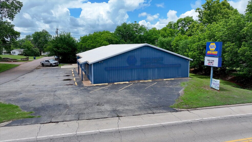 More Photos Of 106 W 3rd St, Chandler Auto Repair For Sale