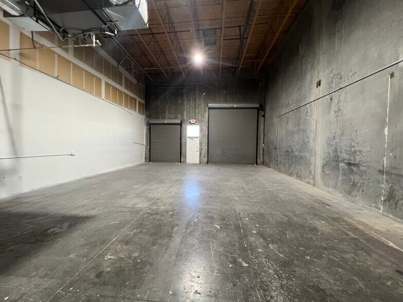 More Photos Of 5075 Cameron St, Las Vegas Distribution For Lease