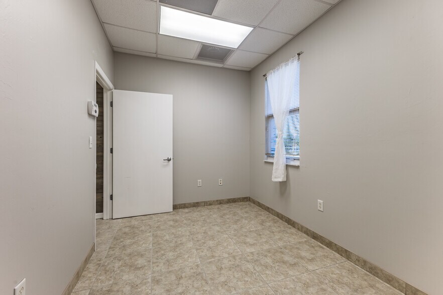 More Photos Of 8359 Stringfellow Rd, Saint James City Medical For Lease